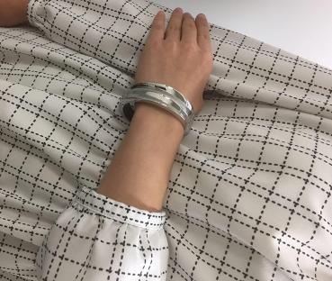 Preview: Calvin Klein Glorious Armreif Silber  XS